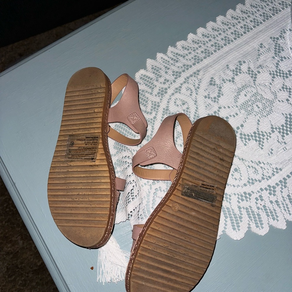 Sandles - Picture 4 of 4